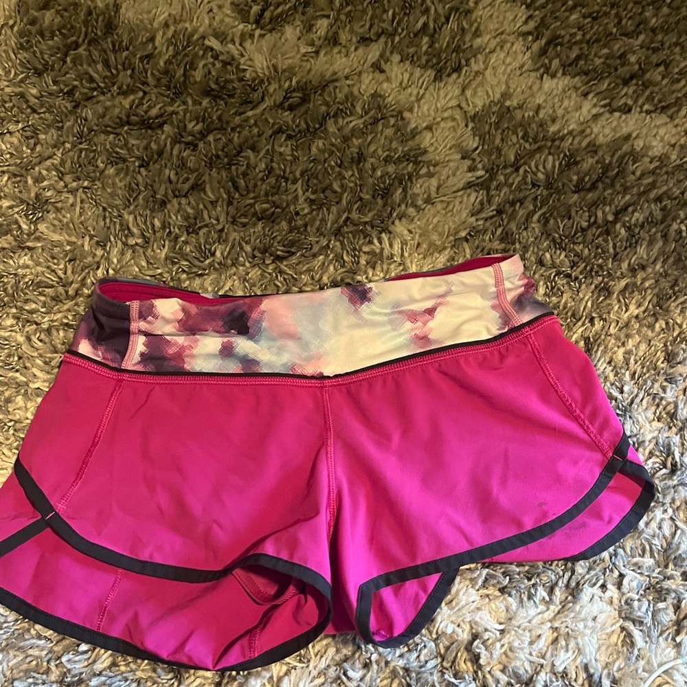 Lululemon Athletica Pink and Black low rise 2.5 inch speed up shorts size 2